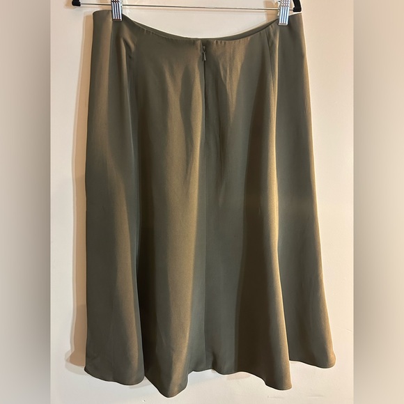 VINTAGE JONES NEW YORK Silk Olive Green Skirt. WAIST-16". Length-28". - Picture 3 of 3
